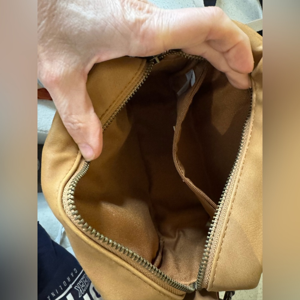 THREAHOLDS Tan Crossbody camera bag purse adjustable strap - Picture 4 of 4